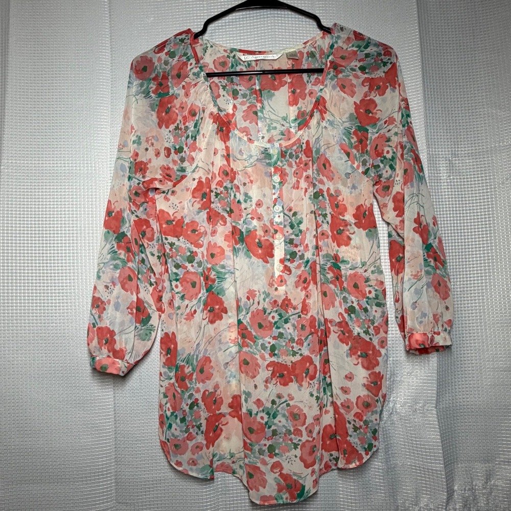 LC Lauren Conrad Floral Blouse Small Red Green‎ Sheer Button Front Tunic